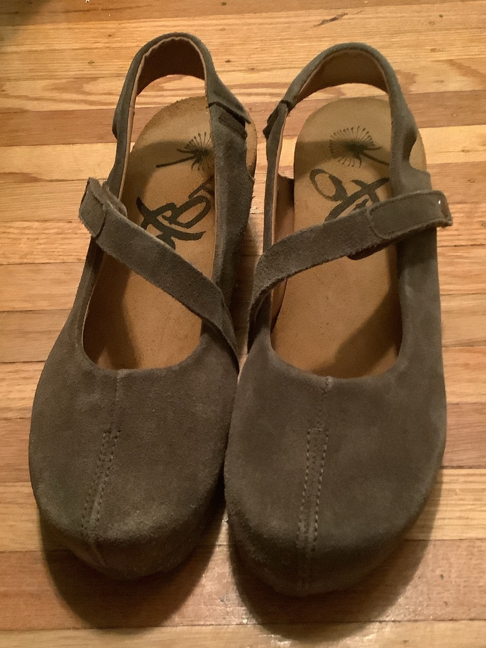 Barely worn, in excellent condition! Naot brown Suede leather Mary Jane Clog